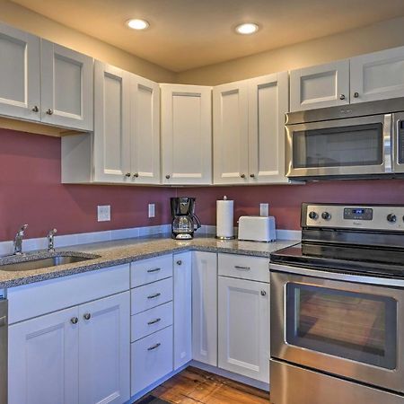 Bright Apartment - Half Mi To Greenport Harbor! Exterior photo