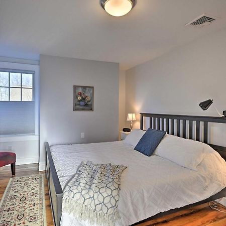 Bright Apartment - Half Mi To Greenport Harbor! Exterior photo