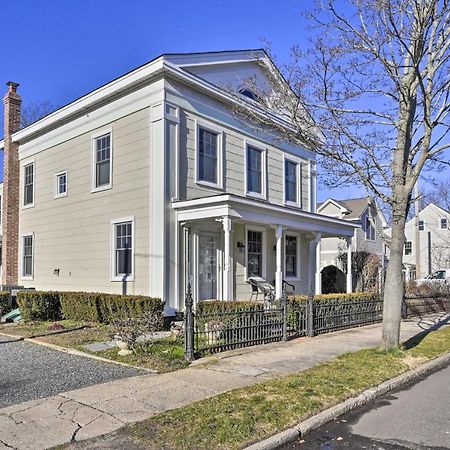Bright Apartment - Half Mi To Greenport Harbor! Exterior photo