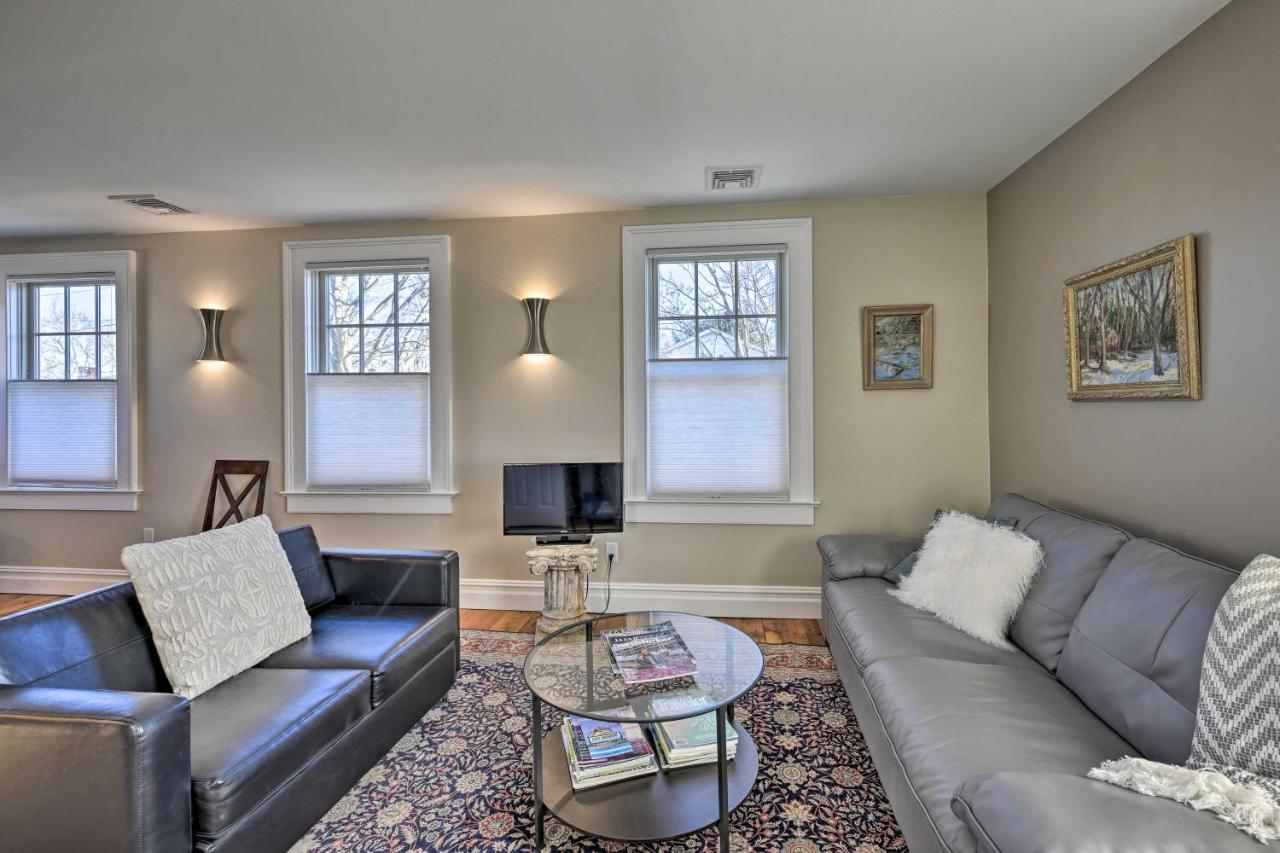 Bright Apartment - Half Mi To Greenport Harbor! Exterior photo