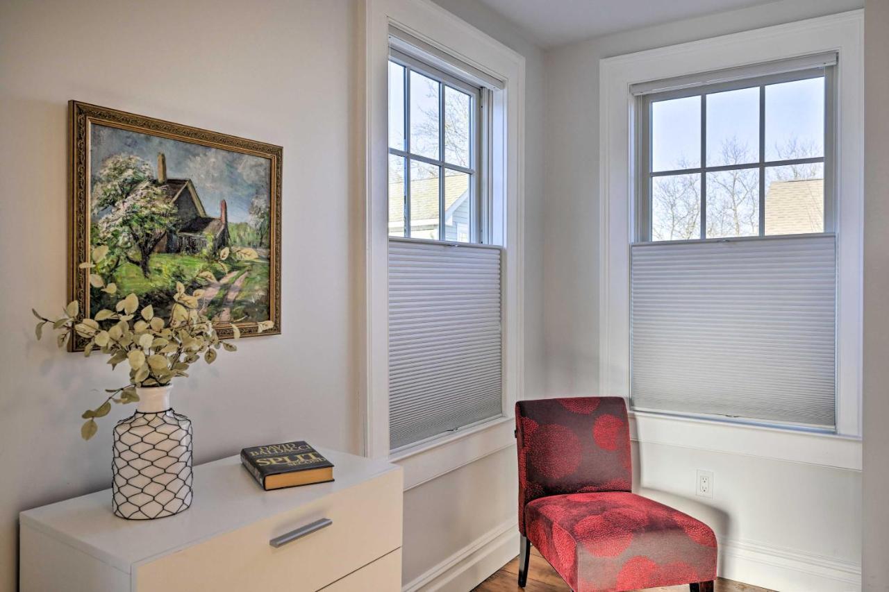 Bright Apartment - Half Mi To Greenport Harbor! Exterior photo