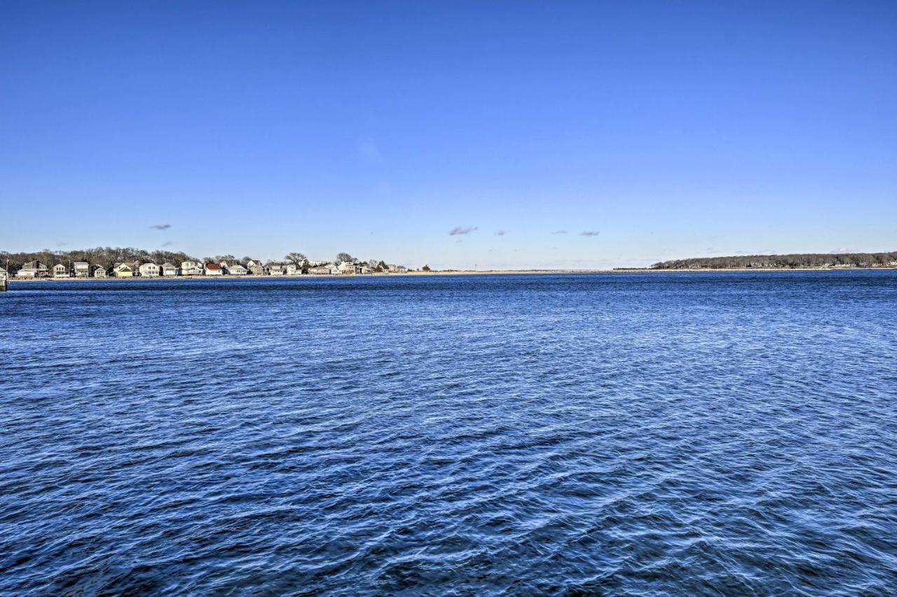 Bright Apartment - Half Mi To Greenport Harbor! Exterior photo